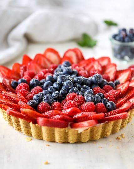 no-bake cheesecake triple berry star tart I howsweeteats.com