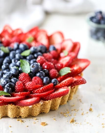 no-bake cheesecake triple berry star tart I howsweeteats.com