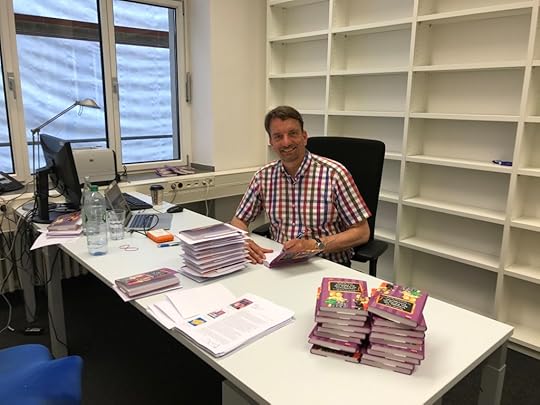 Bastian Sick beim Signieren in Köln