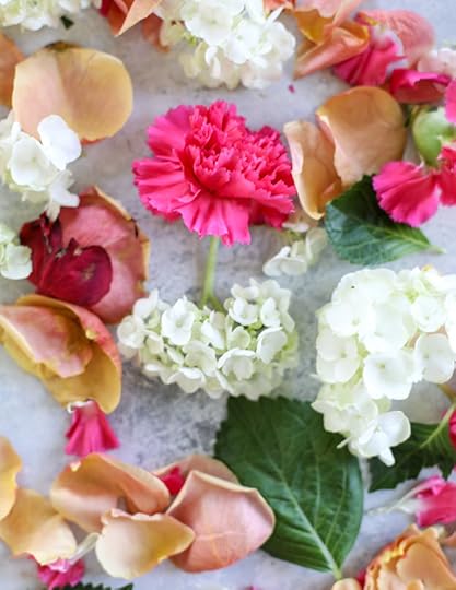 how to make a floral ice bucket I howsweeteats.com 