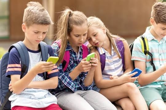 students with smartphones