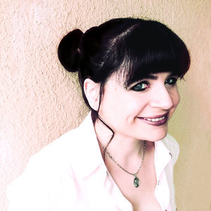 Tiffany Reisz