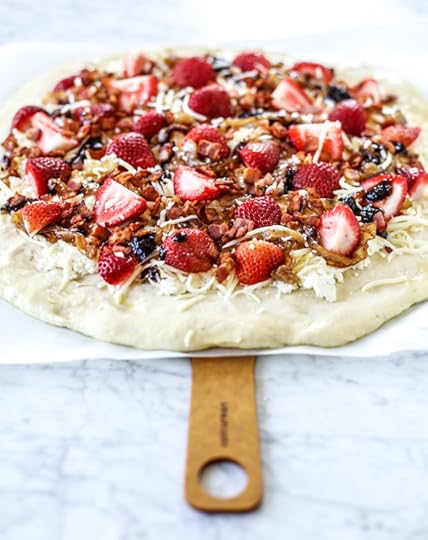 strawberry pizza I howsweeteats.com