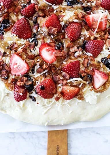 strawberry pizza I howsweeteats.com