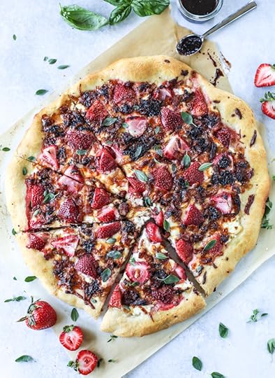 strawberry pizza I howsweeteats.com