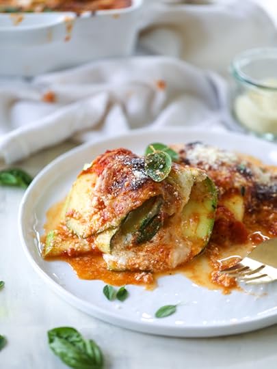cheesy zucchini roll-ups I howsweeteats.com
