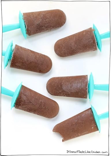 The Creamiest Vegan Fudgesicles have that amazing frozen creamy chewy fudge texture to them, just like the store-bought ones. #itdoesnttastelikechicken