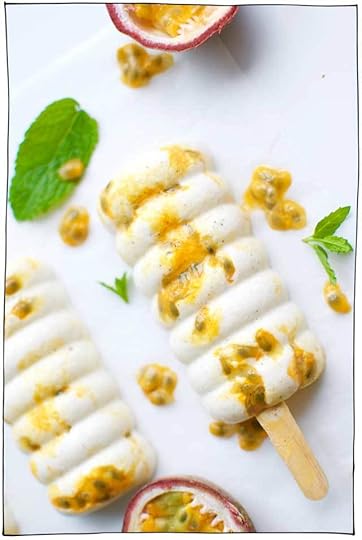 25 Vegan Popsicle Recipes that you need to make this summer! Creamy, fruity, chocolatey, layered, swirled, prizes inside, this collection has got it all. Dairy-free. #itdoesnttastelikechicken