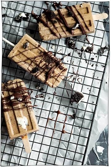 25 Vegan Popsicle Recipes that you need to make this summer! Creamy, fruity, chocolatey, layered, swirled, prizes inside, this collection has got it all. Dairy-free. #itdoesnttastelikechicken