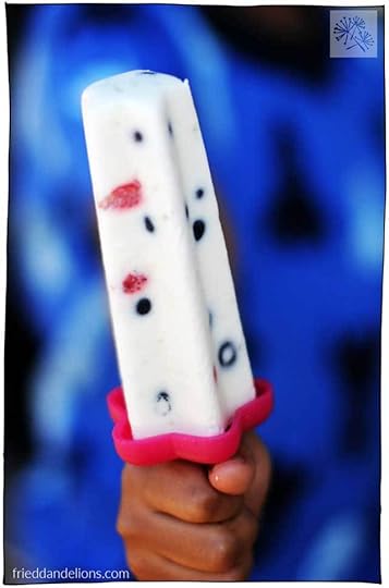 25 Vegan Popsicle Recipes that you need to make this summer! Creamy, fruity, chocolatey, layered, swirled, prizes inside, this collection has got it all. Dairy-free. #itdoesnttastelikechicken
