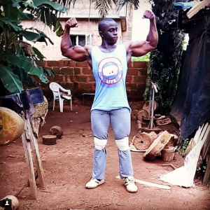 nigerian bodybuilder flexing in the sunshine