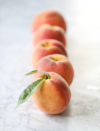 pistachio peach caramel crumble I howsweeteats.com