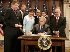 George_Bush_signs_the_Federal_Funding_Accountability_and_Transparency_Act_of_2006.jpg