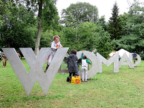 WOMAD 2017: the sign in the arboretum