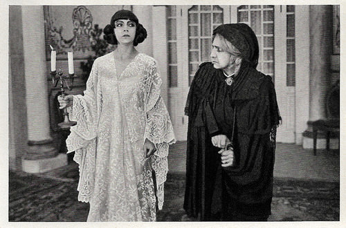 Asta Nielsen and Mary Scheller in Das Feuer (1914)