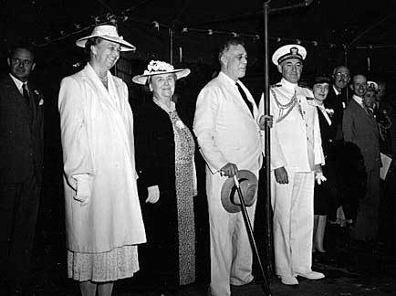 Queen Wilhelmina of the Netherlands with President Roosevelt at the White House, Washington DC, 1941 (public domain via WW2 Database)