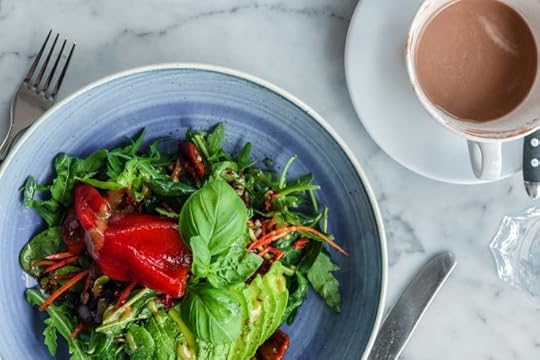 kohvik-komeet-tervislik-vegan-taimetoit-koogid-kondiiter-salat-arvustus-restoran-merilin-taimre-paljas-porgand-kus-süüa