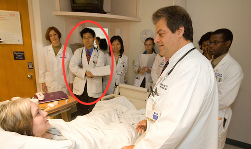 Hospital rounds with a larger team of the attending (Dr. Carmelo Graffagnino, right,) and doctors in training (Photo: Duke University) 
