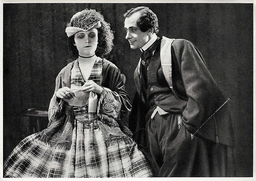 Pola Negri and Alfred Abel in Die Flamme (1923)