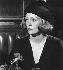 Faye Dunaway as Evelyn Mulwray in 