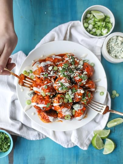125 recipes for football season (the best tailgating recipes) I howsweeteats.com
