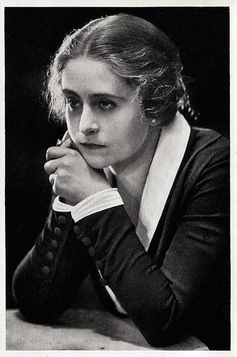 Carola Toelle in Die Schuld des Grafen Weronski (1921)