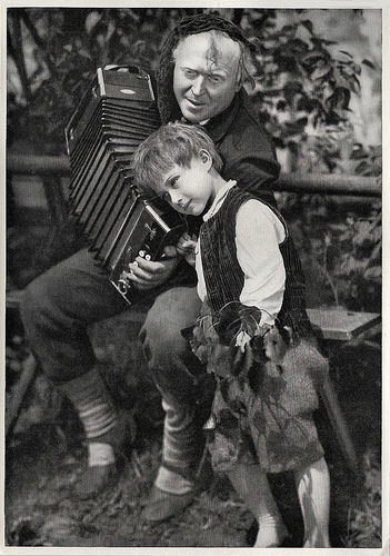 Werner Krauss and Heinerle in Der fidele Bauer (1929)