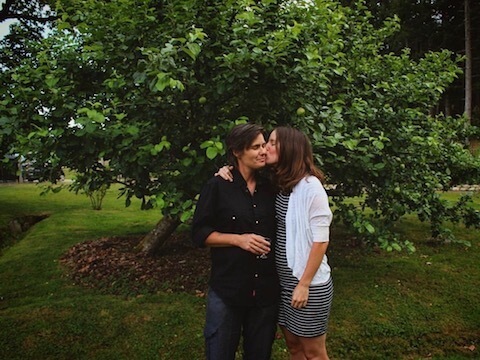AppletreeKissRz.jpg