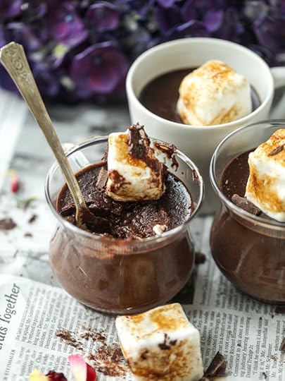 hot chocolate and toasted marshmallow pots de creme I howsweeteats.com