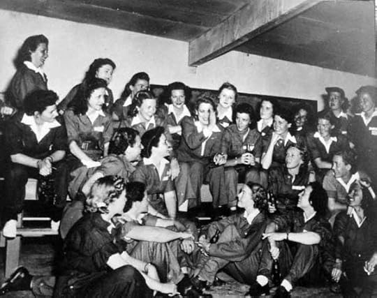 Jacqueline Cochran (center) with WASP trainees, WWII (US Air Force photo)
