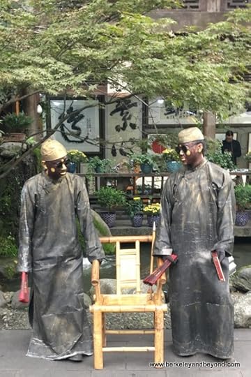street performers on Jinli Old Street in Chengdu, China