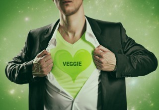 Vegtarier der kraft aus seiner ernährung zieht