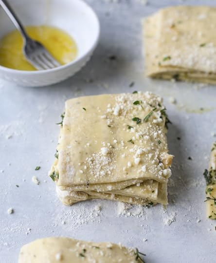 roasted garlic parmesan herb pull-apart bread I howsweeteats.com