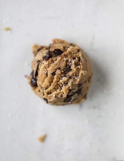 salted dark chocolate chunk cookies I howsweeteats.com