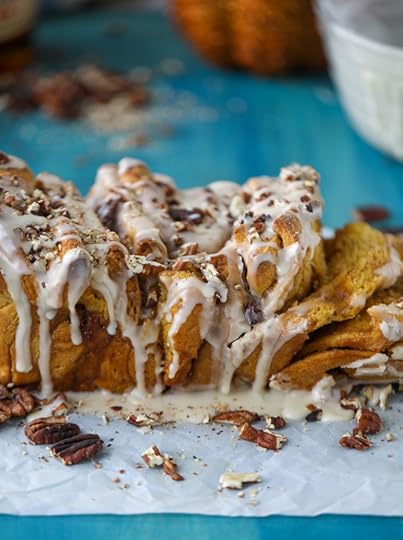 pumpkin, bourbon cream and toasted pecan pull apart bread I howsweeteats.com 