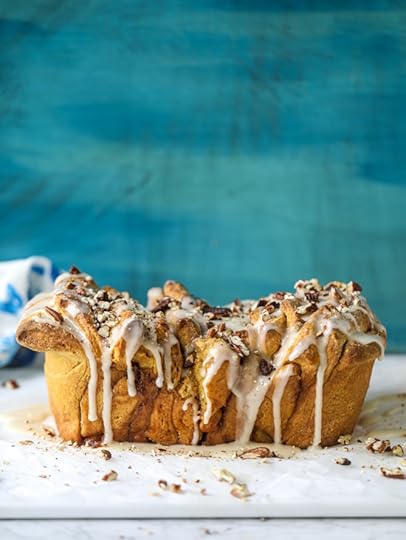 pumpkin, bourbon cream and toasted pecan pull apart bread I howsweeteats.com 