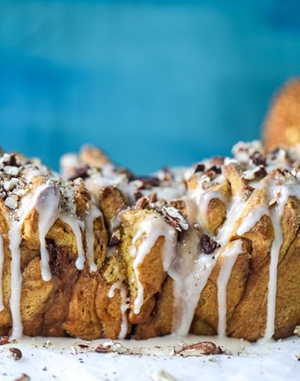 pumpkin, bourbon cream and toasted pecan pull apart bread I howsweeteats.com 