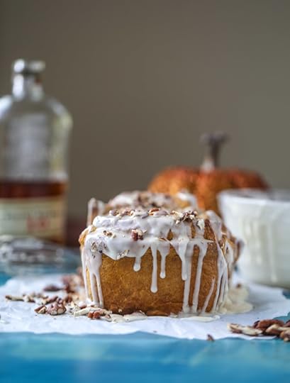 pumpkin, bourbon cream and toasted pecan pull apart bread I howsweeteats.com 