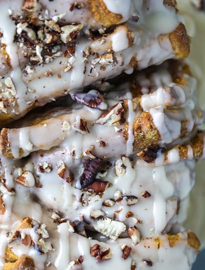pumpkin, bourbon cream and toasted pecan pull apart bread I howsweeteats.com 