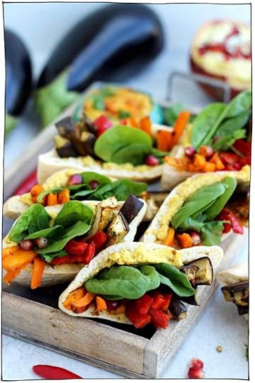 25 Vegan Sandwich Recipes! Perfect for work or school lunchbox, on the go, or a quick and easy meal. Kid-friendly, dairy free #itdoesnttastelikechicken