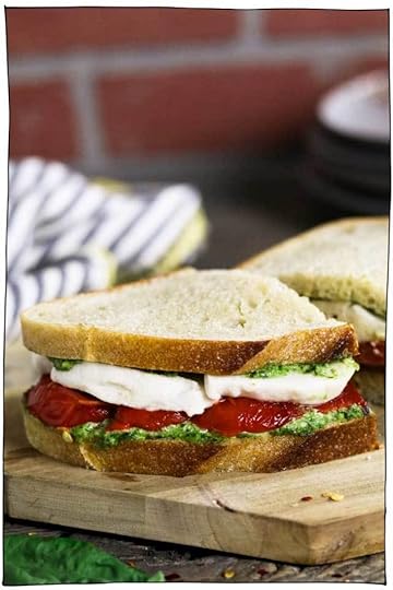 25 Vegan Sandwich Recipes! Perfect for work or school lunchbox, on the go, or a quick and easy meal. Kid-friendly, dairy free #itdoesnttastelikechicken