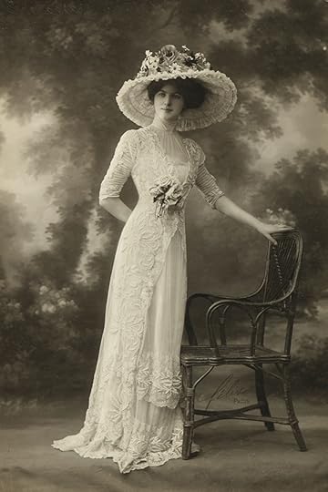 Félix studio, Robe Drecoll, ca. 1910 Courtesy Philippe Garner 