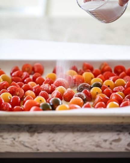 slow roasted cherry tomato pizza with garlic cream and arugula I howsweeteats.com #pizza #recipes