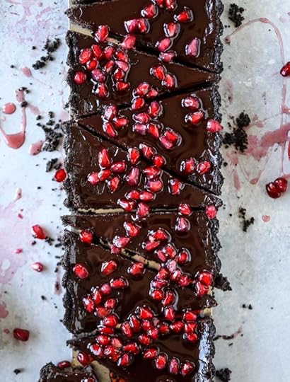 dark chocolate fudge pomegranate tart I howsweeteats.com #chocolate #pomegranate #dessert