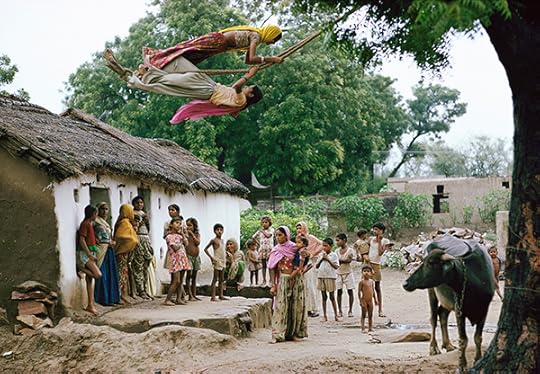 Raghubir Singh, Catching the Breeze, Hathod Village, Jaipur, Rajasthan, 1975 © Succession Raghubir Singh