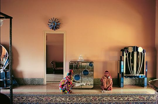 Raghubir Singh, Employees, Morvi Palace, Gujarat, 1982 © Succession Raghubir Singh