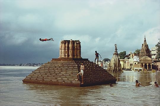 Raghubir Singh Man Diving, Ganges Floods, Benares, Uttar Pradesh, 1985 © Succession Raghubir Singh