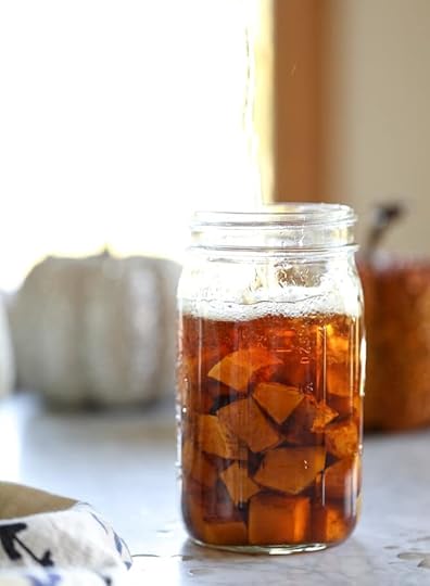 butternut squash infused bourbon I howsweeteats.com #thanksgiving #cocktails