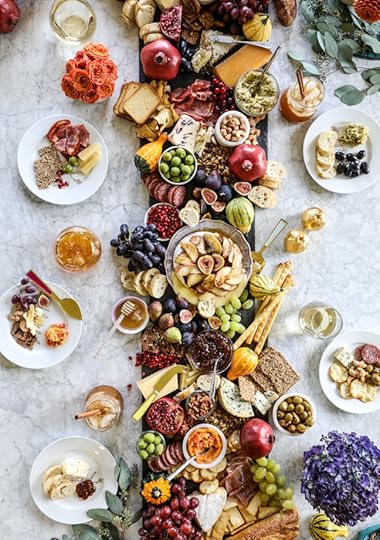 thanksgiving crostini bar with maple apple brie cheese I howsweeteats.com #thanksgiving #friendsgiving #cheese #appetizers #cocktails