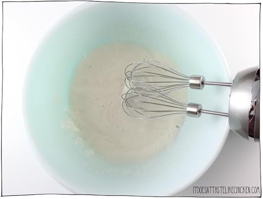 Just 4 ingredients make this easy vegan marshmallow fluff that taste just like marshmallows and can even be toasted for the perfect s'more! #itdoesnttastelikechicken